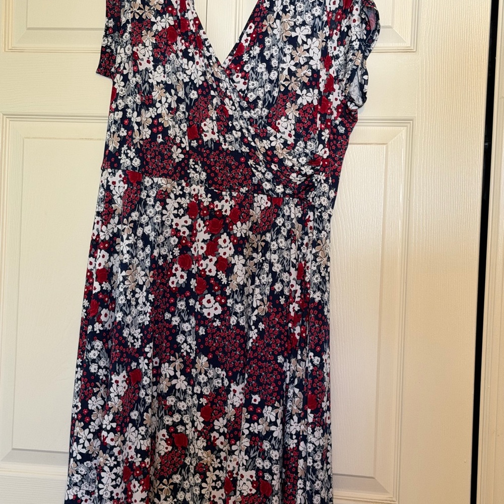 Kaileigh Red and White Floral Midi Dress - Picture 2 of 3